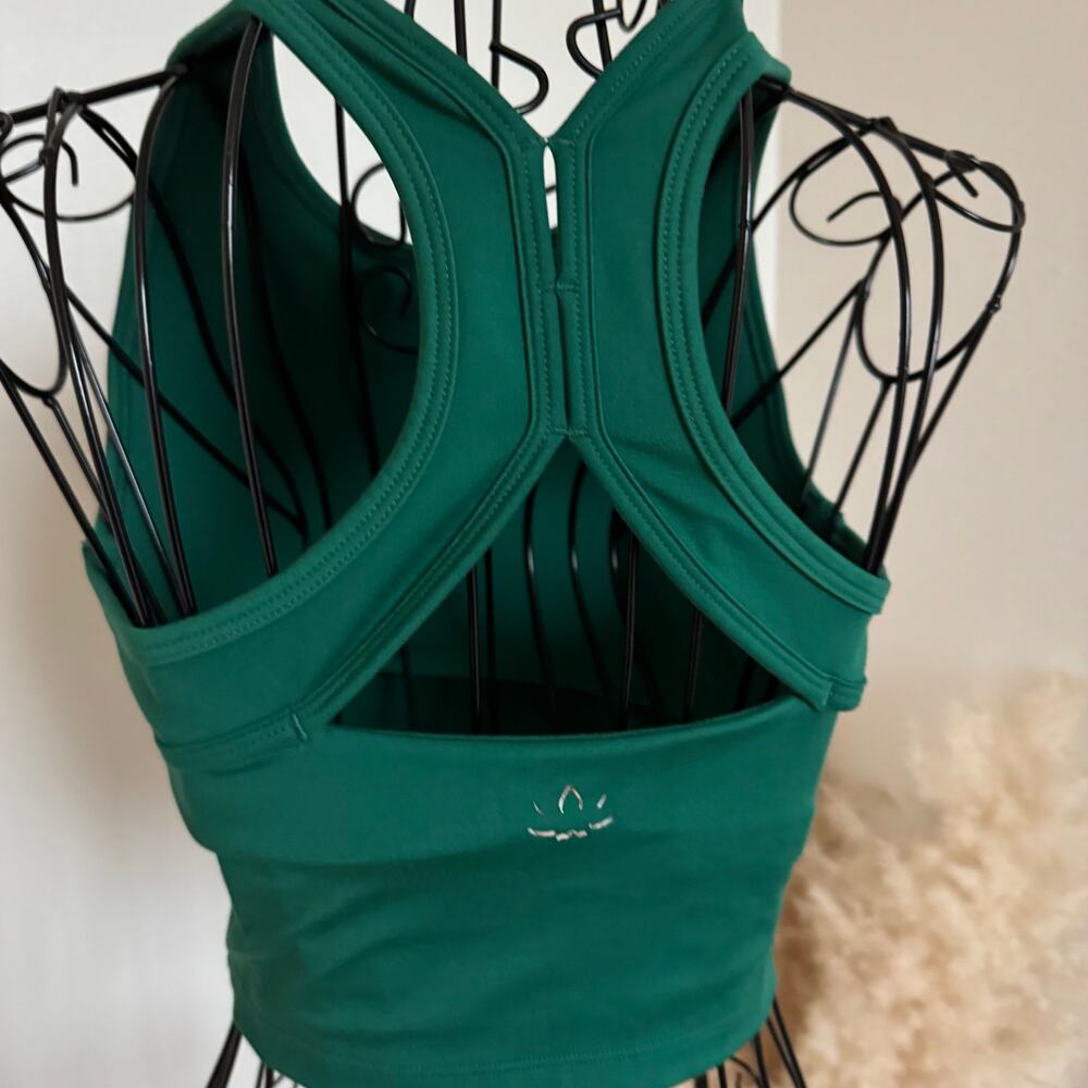 Beyond Yoga POWERBEYOND Green Strive Crop Tank Small - Picture 5 of 8